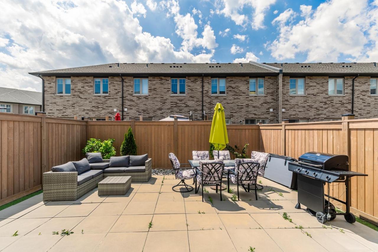 Modern Hamilton Homes Lake Ontario Shore By Globalstay Exterior photo
