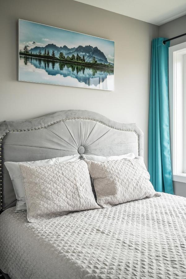 Modern Hamilton Homes Lake Ontario Shore By Globalstay Exterior photo